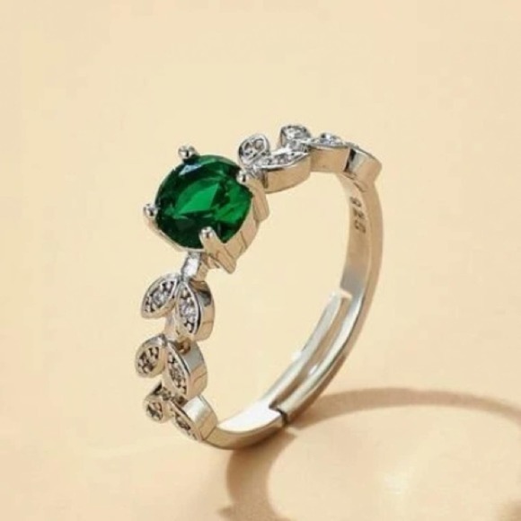Sterling Silver Emerald Ring - Picture 5 of 7
